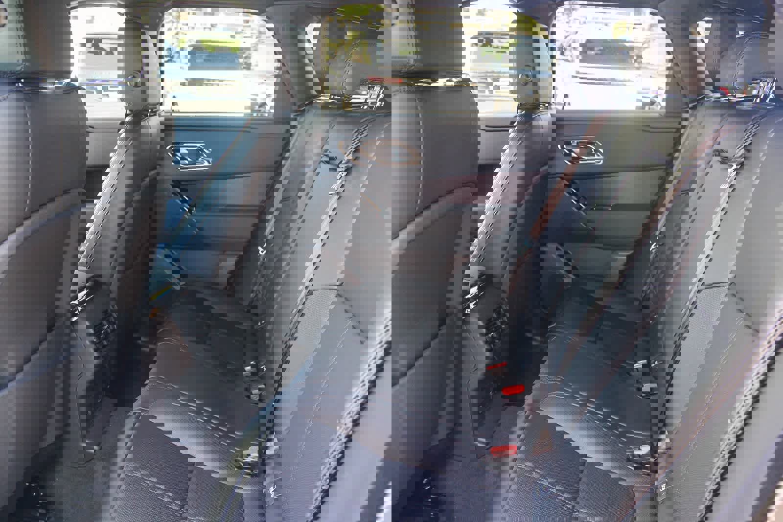 New 2026 Land Rover Range Rover Velar Dynamic SE image 16