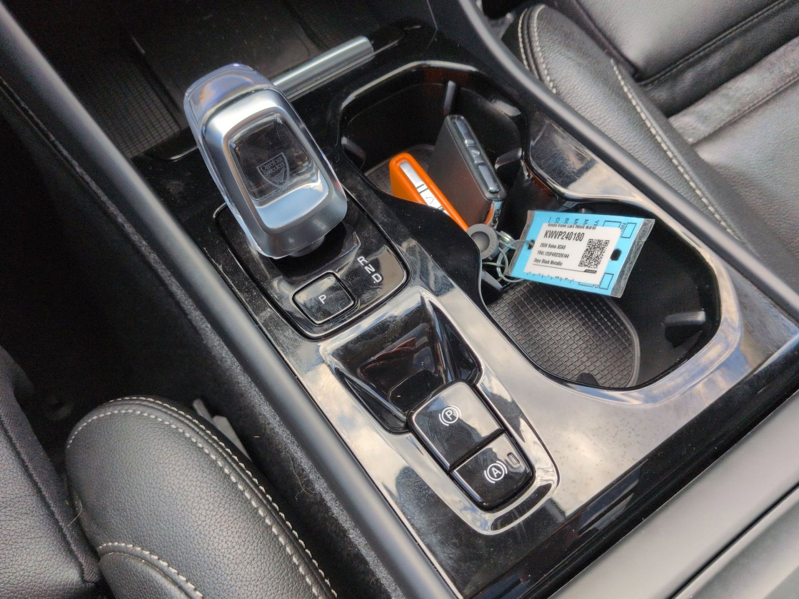 Certified 2024 Volvo XC40 B5 Ultimate w/ Protection Package Premier image 22