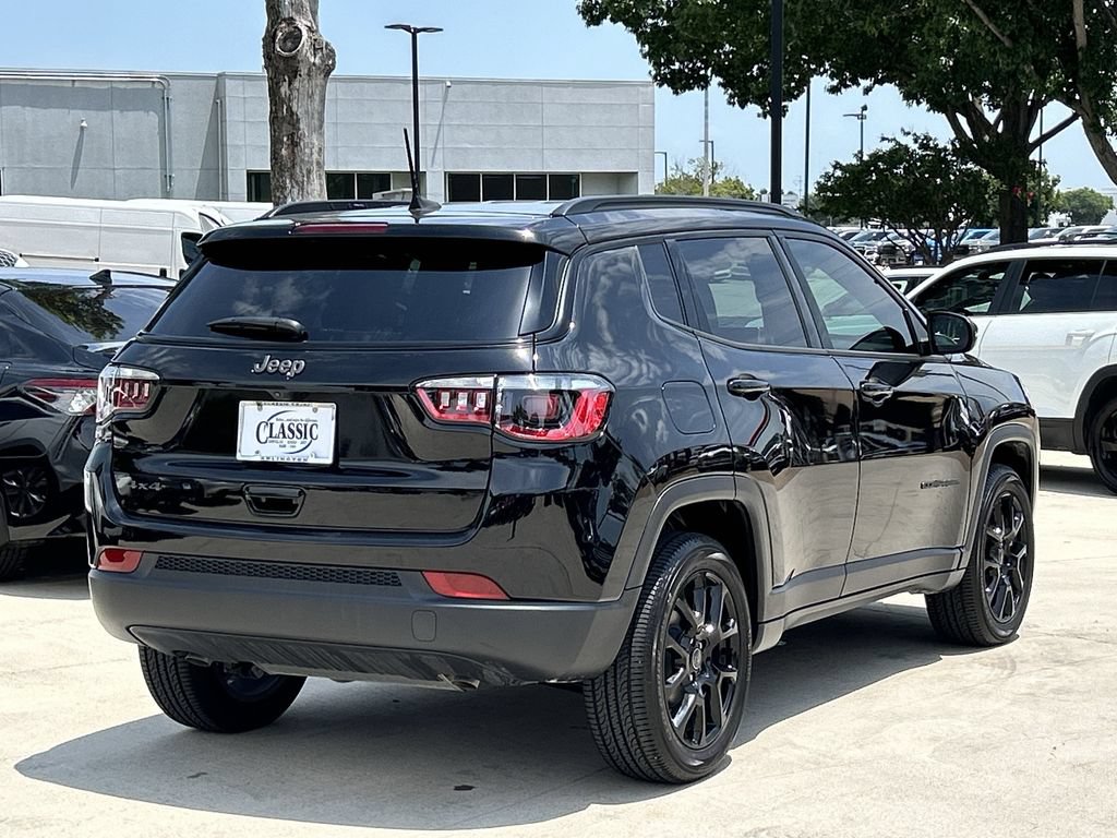 Used 2026 Jeep Compass Latitude AWD/4WD image 4