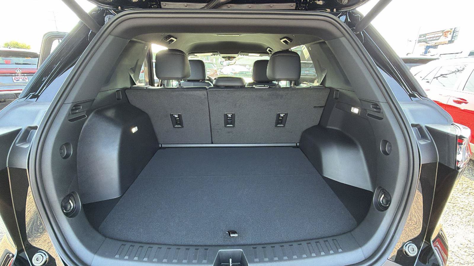 New 2026 Chevrolet Equinox LT w/ Convenience Package II FWD image 13
