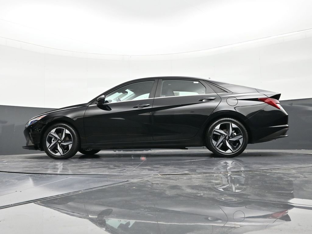 Used 2023 Hyundai Elantra Limited w/ Preferred Accessory Package FWD image 21