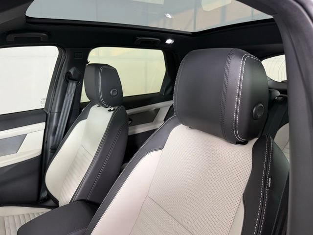 New 2026 Land Rover Discovery Sport Landmark AWD/4WD image 6