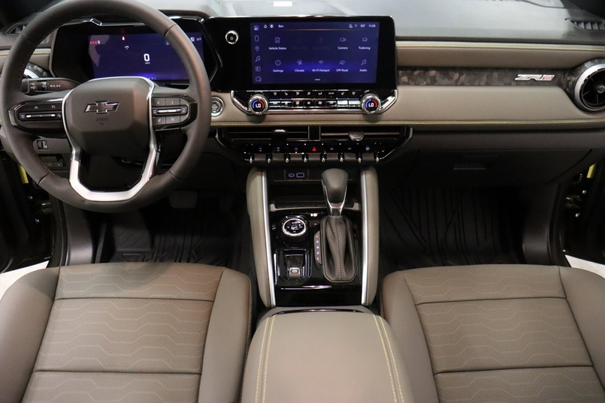 Used 2025 Chevrolet Colorado ZR2 w/ ZR2 Bison Edition image 15