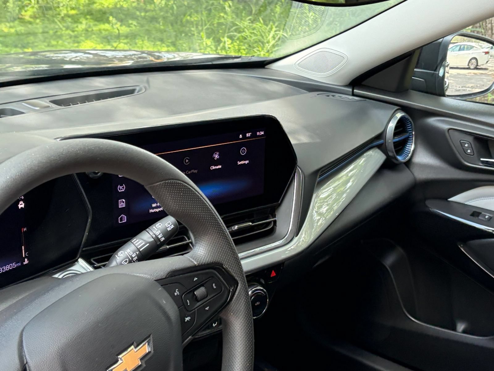 Used 2025 Chevrolet Trax LT FWD image 34