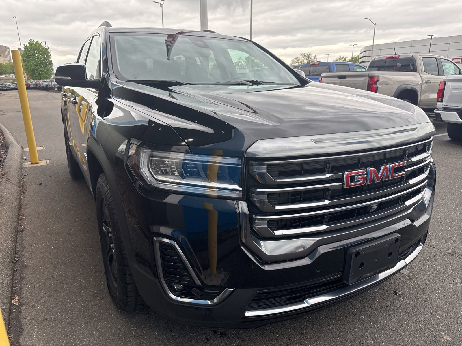 Used 2023 GMC Acadia AT4 w/ Technology Package AWD/4WD image 4