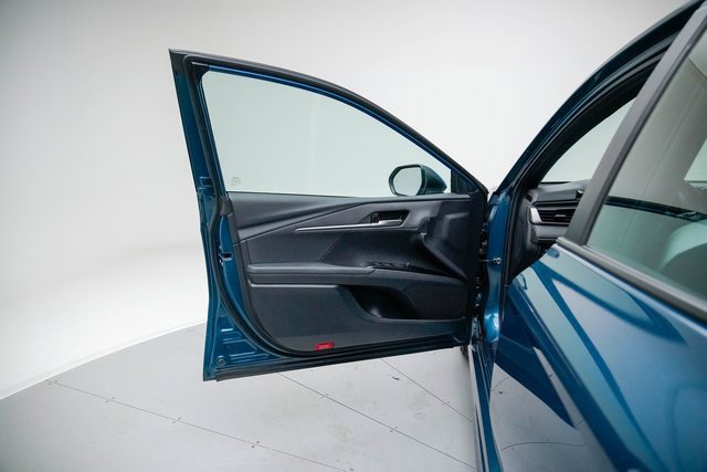 Used 2025 Toyota Camry SE image 26