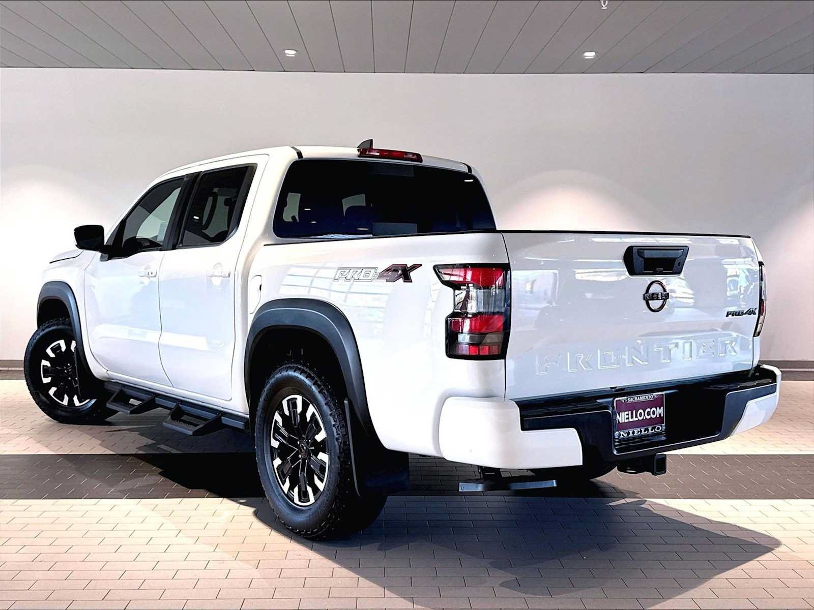 Used 2023 Nissan Frontier PRO-4X w/ Tow Package AWD/4WD image 3