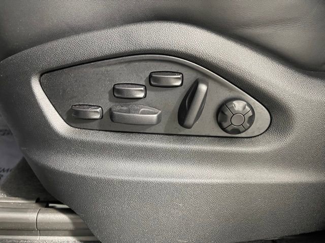 Used 2025 Porsche Cayenne E-Hybrid Coupe image 37