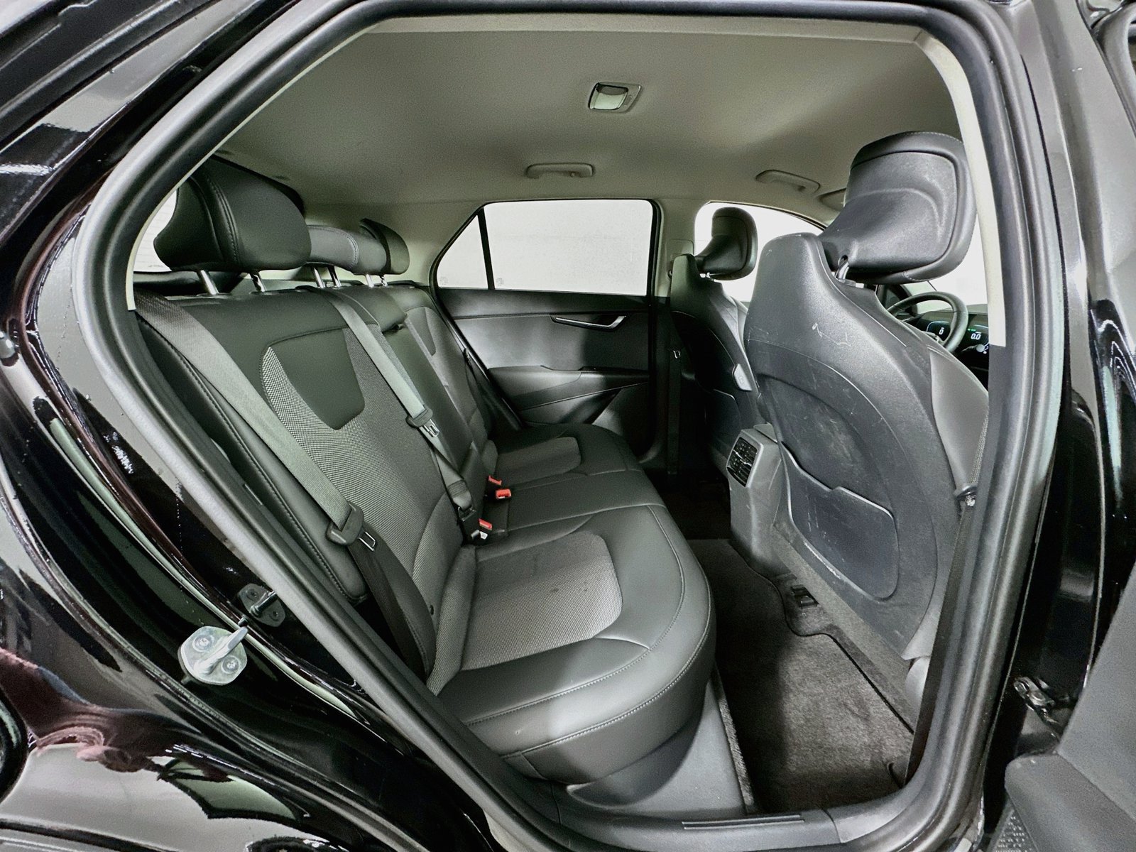Used 2025 Kia Niro EX FWD image 28