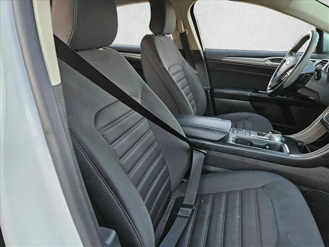Used 2017 Ford Fusion SE w/ Fusion SE Technology Package image 21