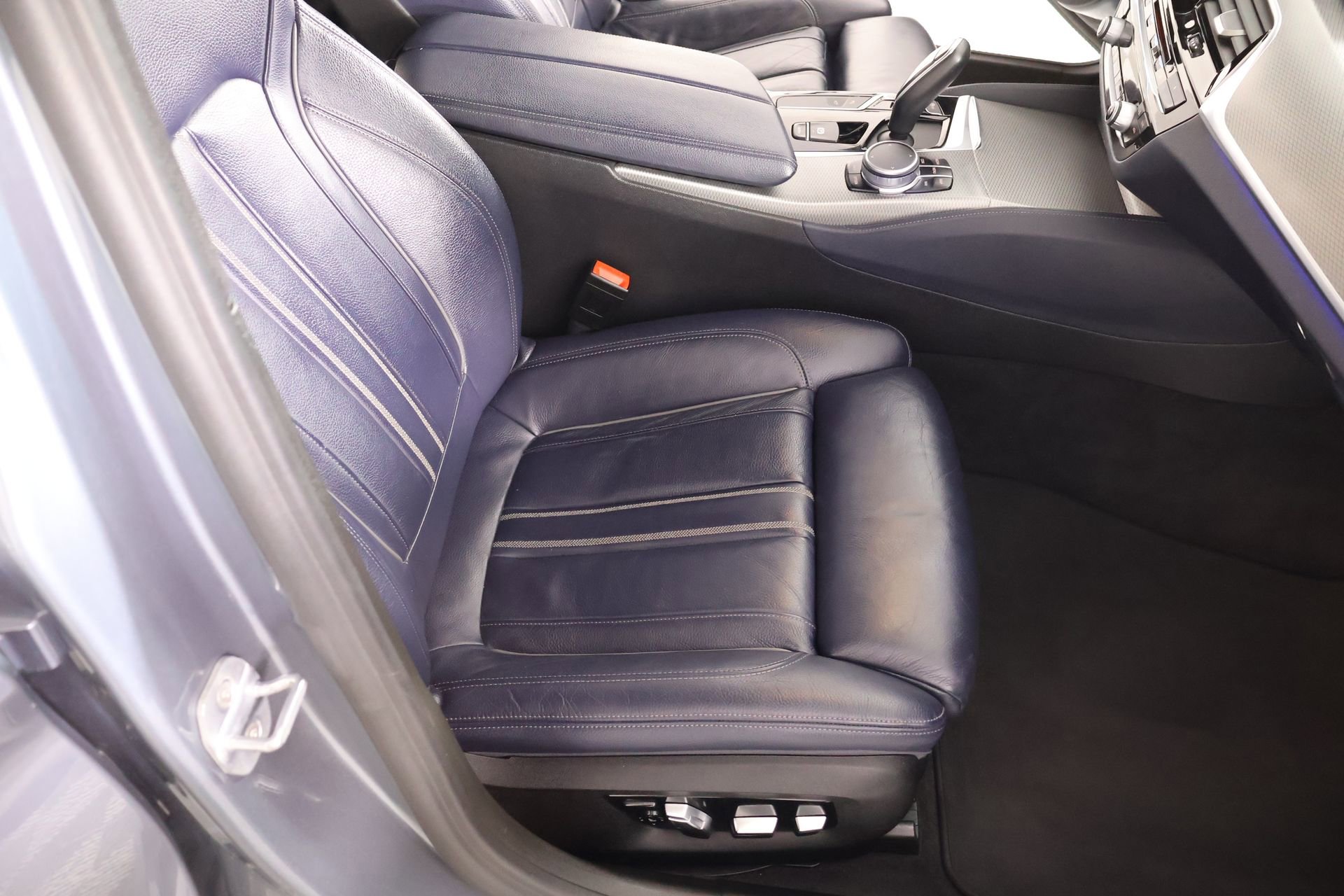 Used 2019 BMW M550i xDrive image 14