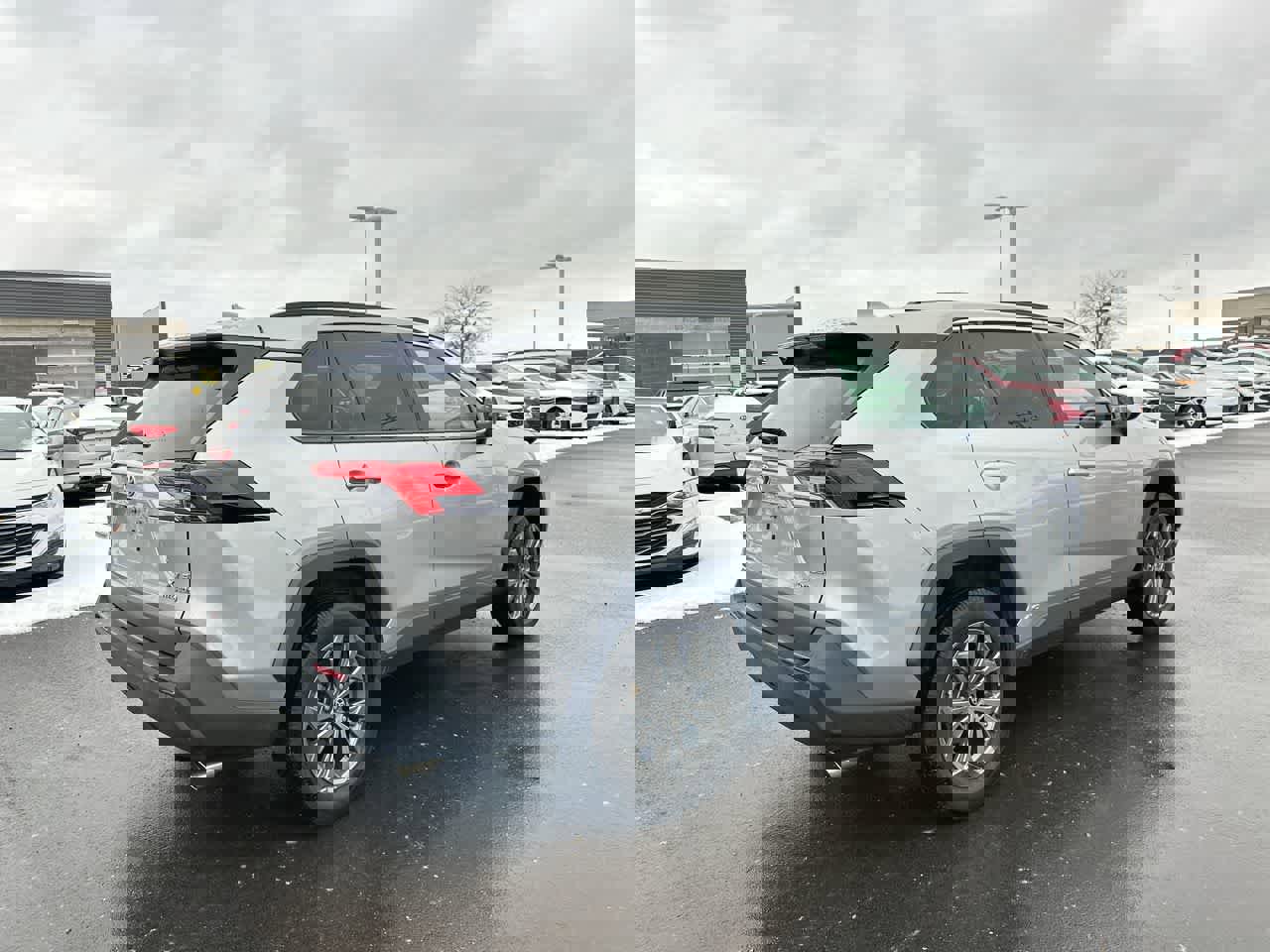 Used 2022 Toyota RAV4 XLE Premium image 13