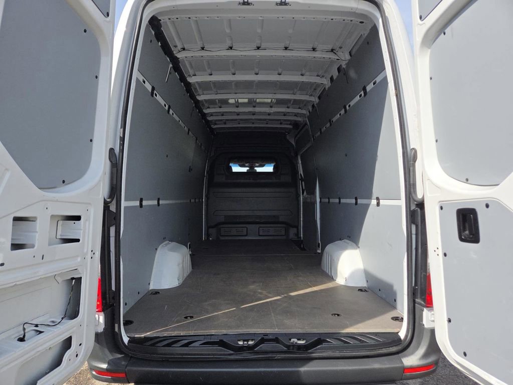 Used 2024 Mercedes-Benz Sprinter 2500 w/ Acoustic Package image 15