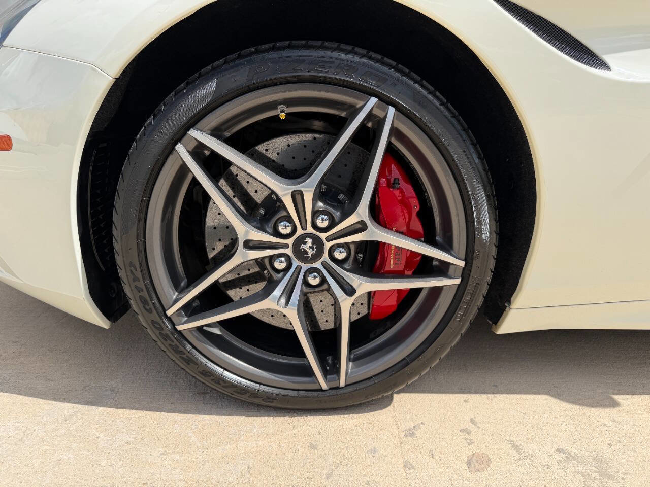 Used 2015 Ferrari California T RWD image 11