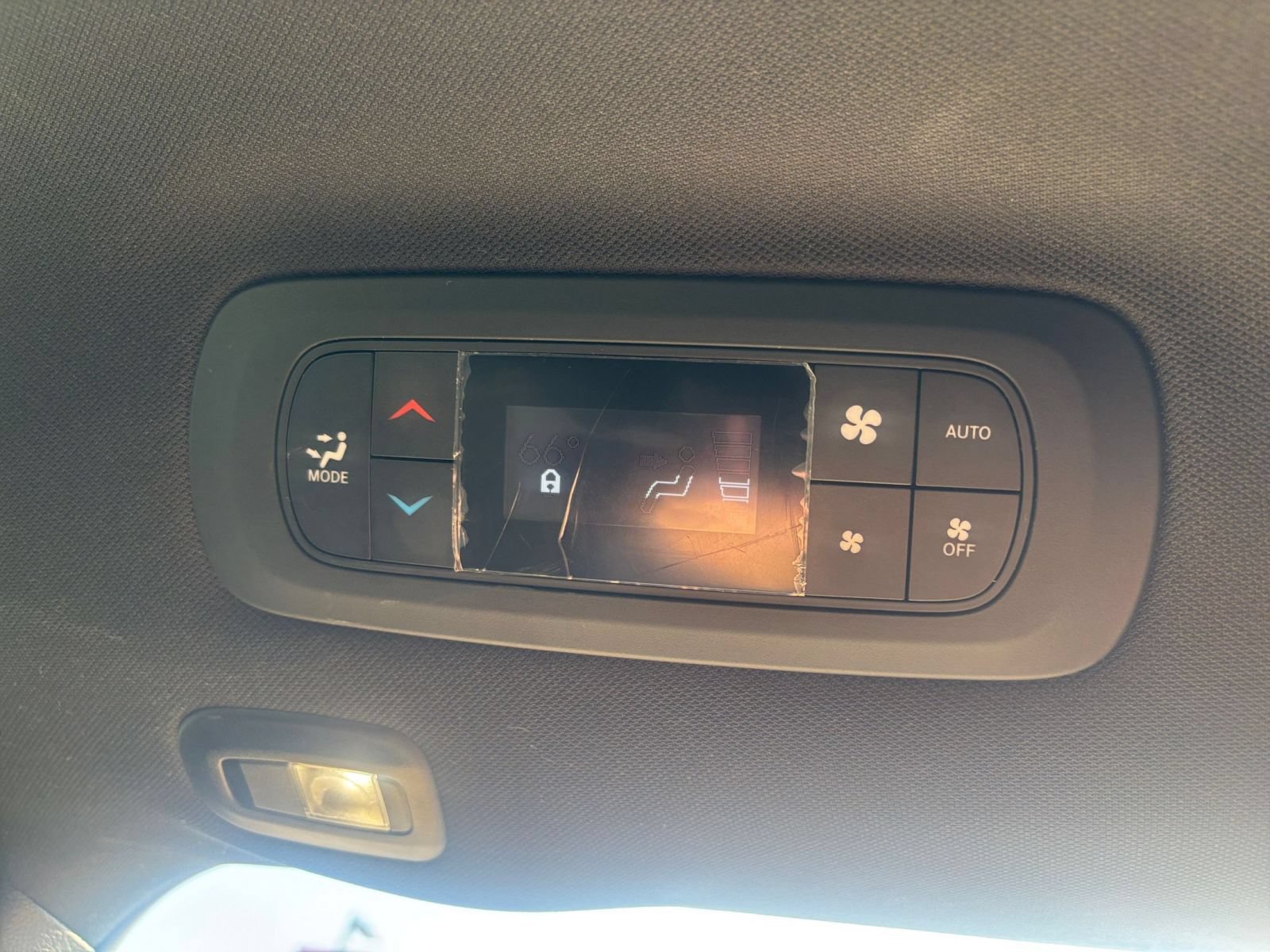 Used 2025 Chrysler Pacifica Limited FWD image 25