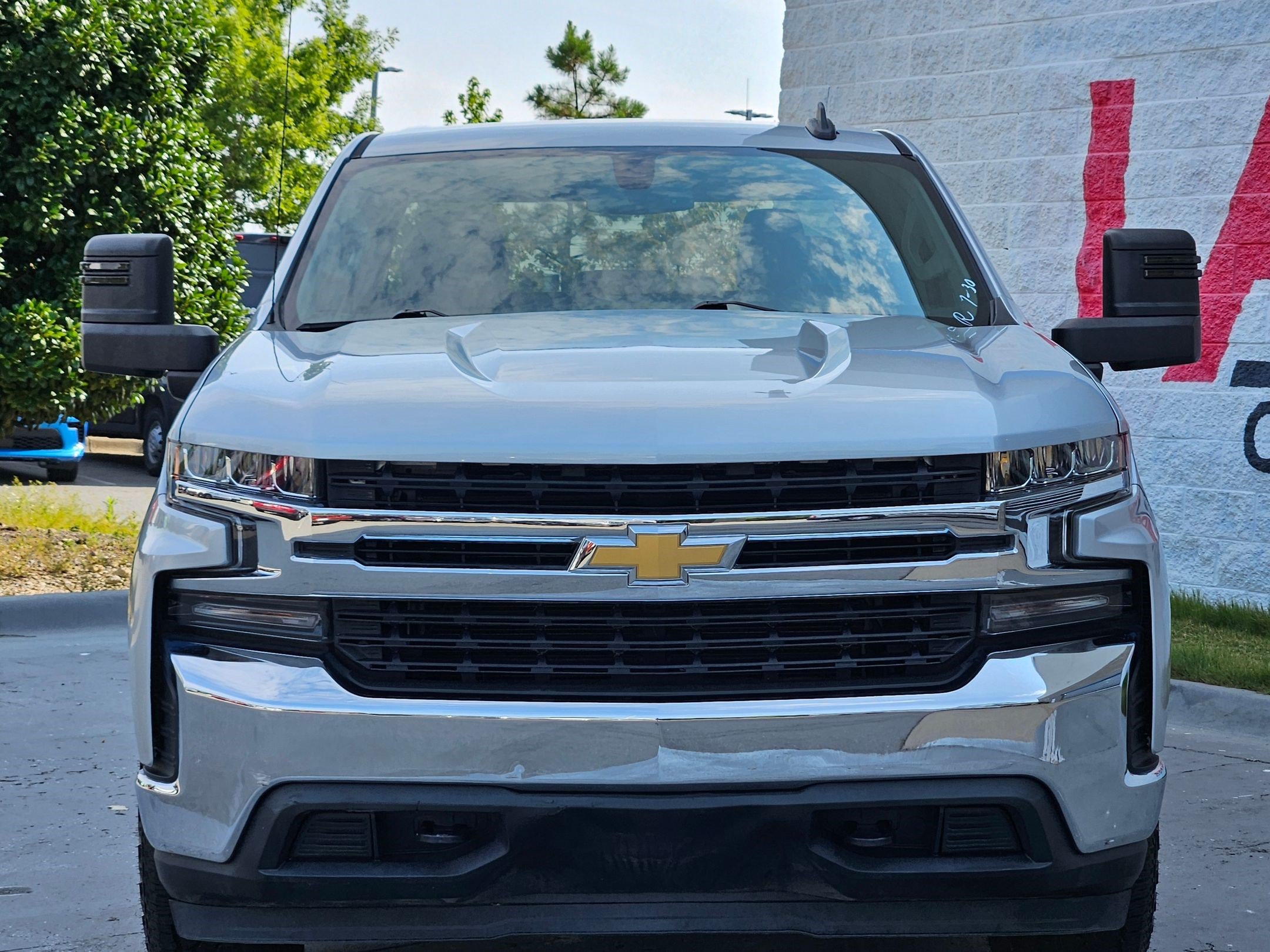 Used 2020 Chevrolet Silverado 1500 LT AWD/4WD image 2