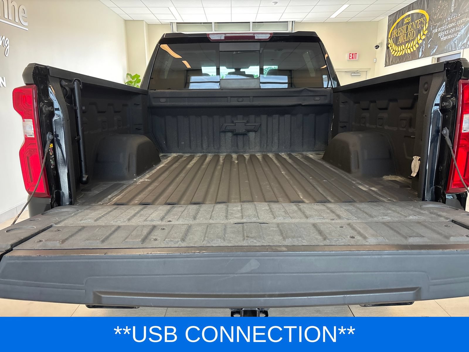 Used 2022 Chevrolet Silverado 1500 LT Trail Boss w/ Convenience Package II AWD/4WD image 11