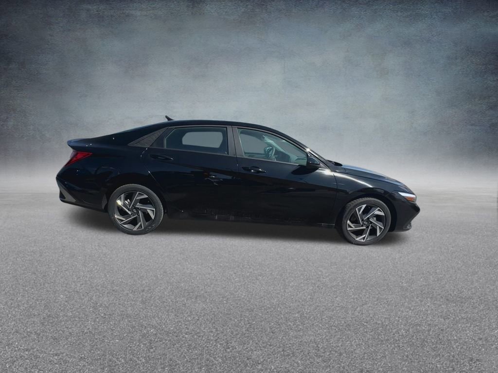 Used 2025 Hyundai Elantra Sport image 25