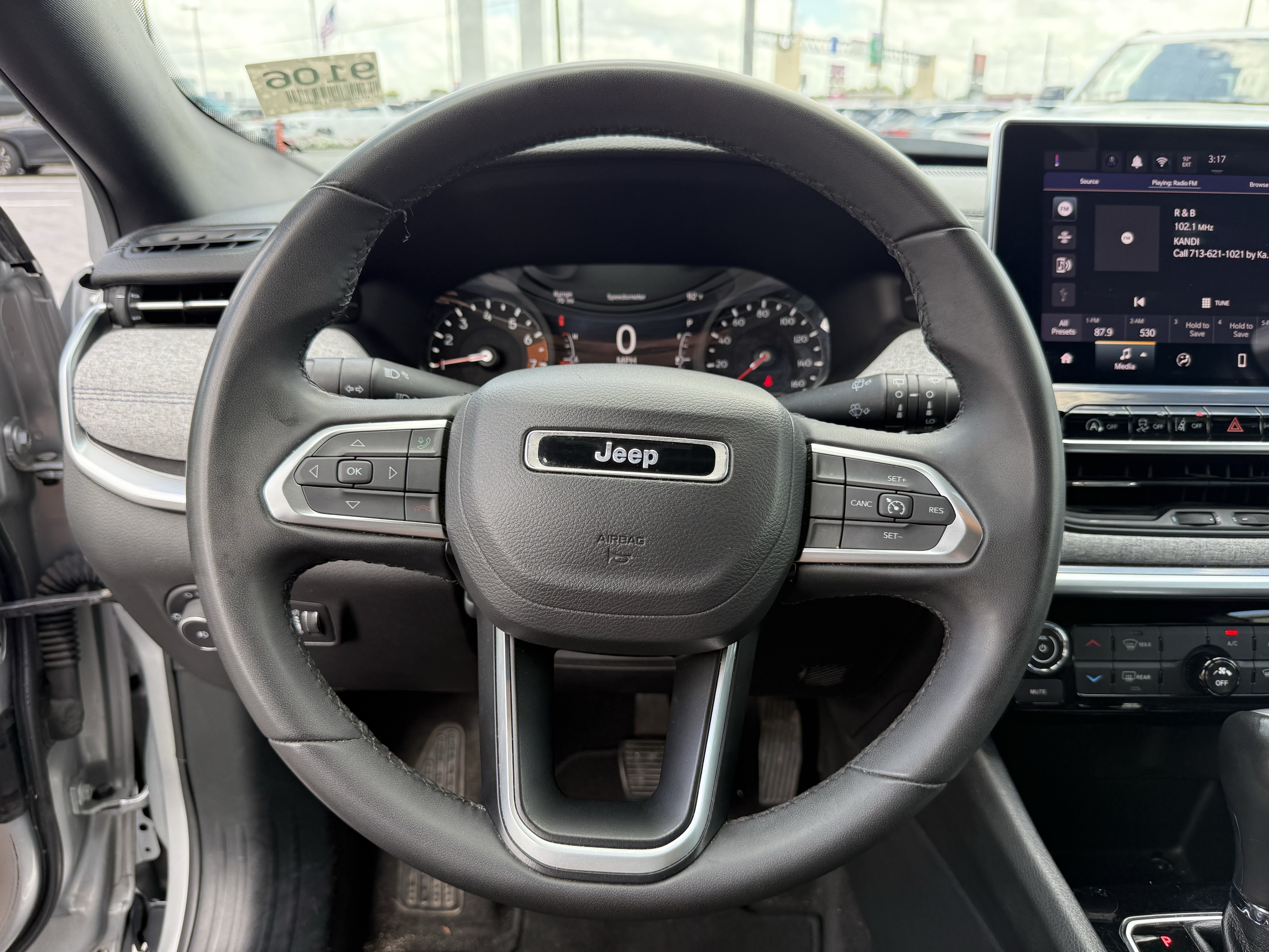 Used 2024 Jeep Compass Latitude AWD/4WD image 17