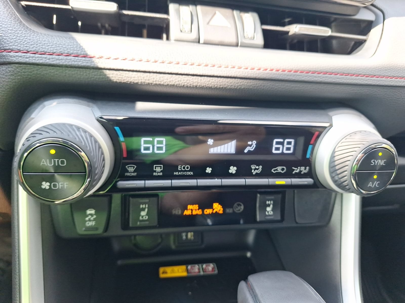 Used 2025 Toyota RAV4 XSE AWD/4WD image 26