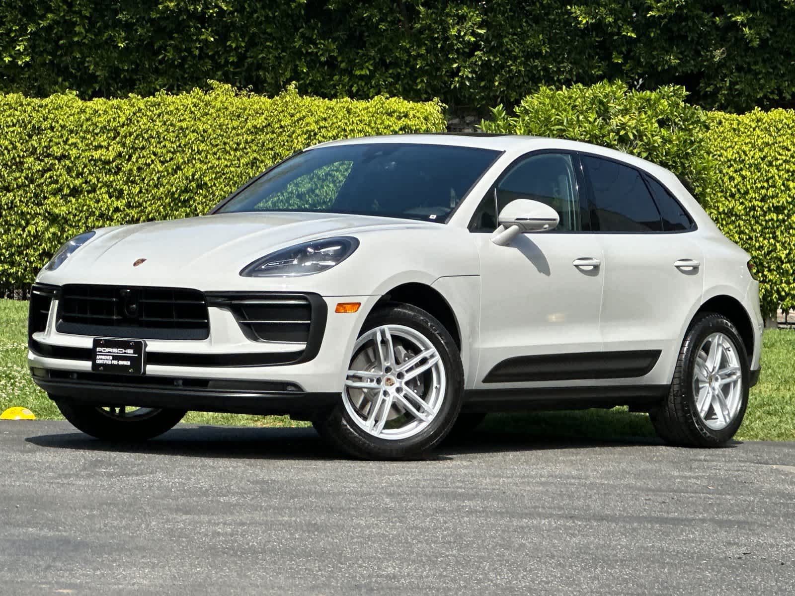 Certified 2023 Porsche Macan AWD/4WD image 1