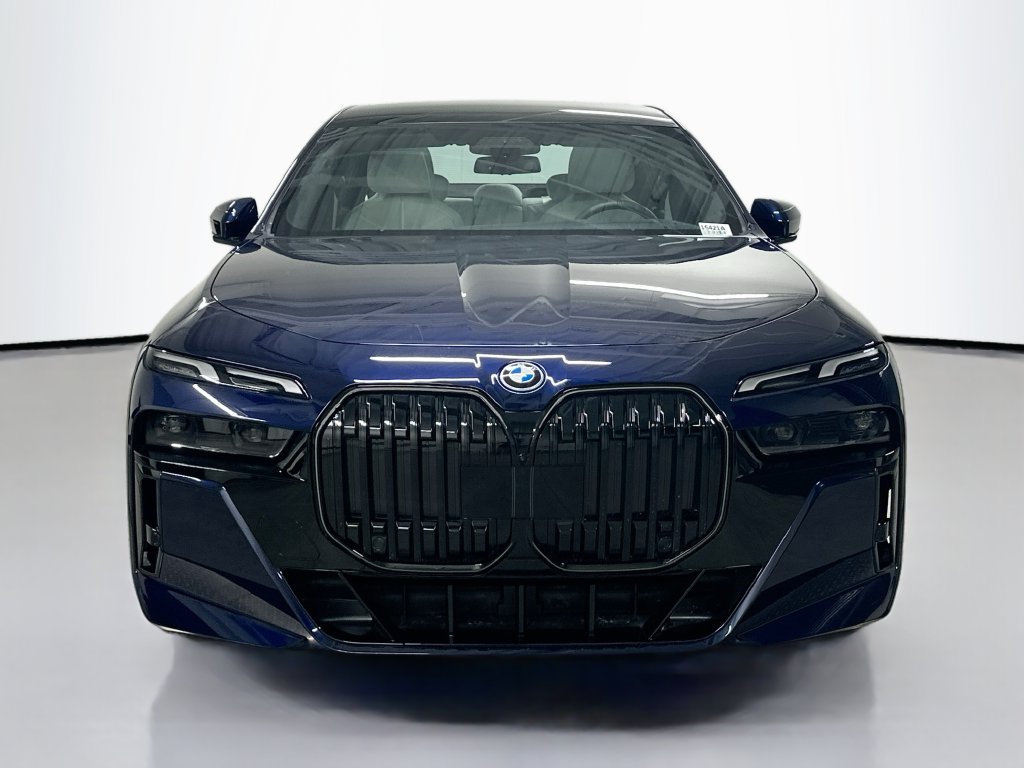 Used 2026 BMW 750e xDrive AWD/4WD image 6