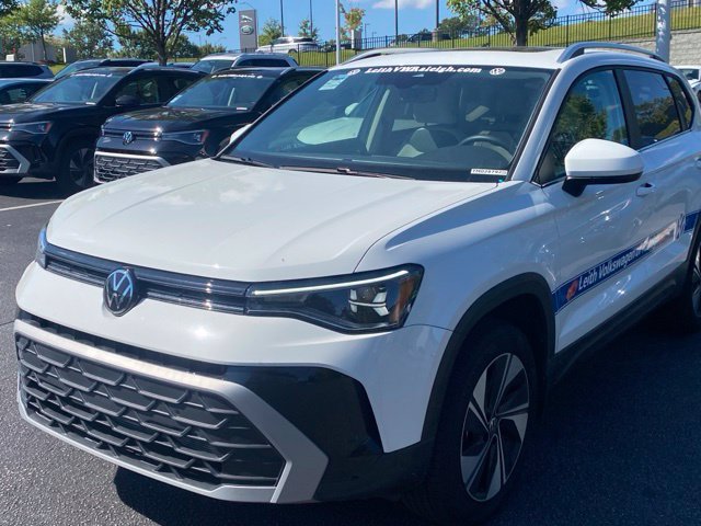 Certified 2026 Volkswagen Taos SE AWD/4WD image 2