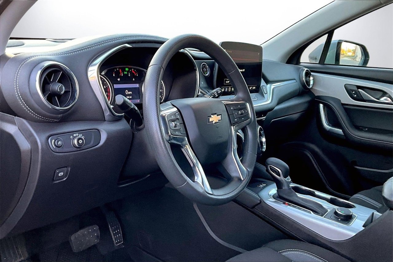 Used 2024 Chevrolet Blazer LT w/ Convenience Package image 17