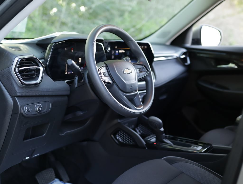 Used 2025 Chevrolet TrailBlazer LT AWD/4WD image 9