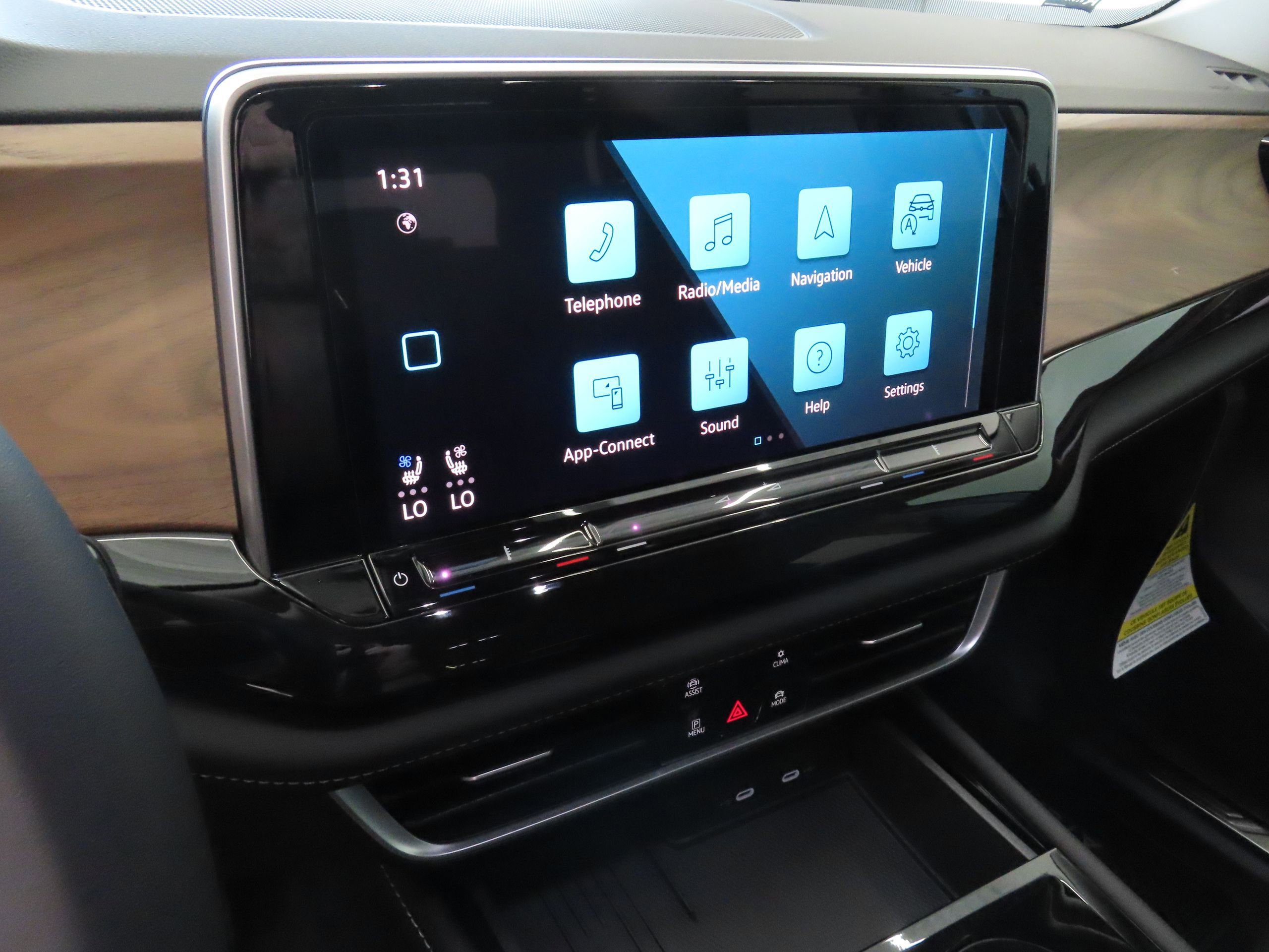 New 2025 Volkswagen Atlas SE FWD image 18