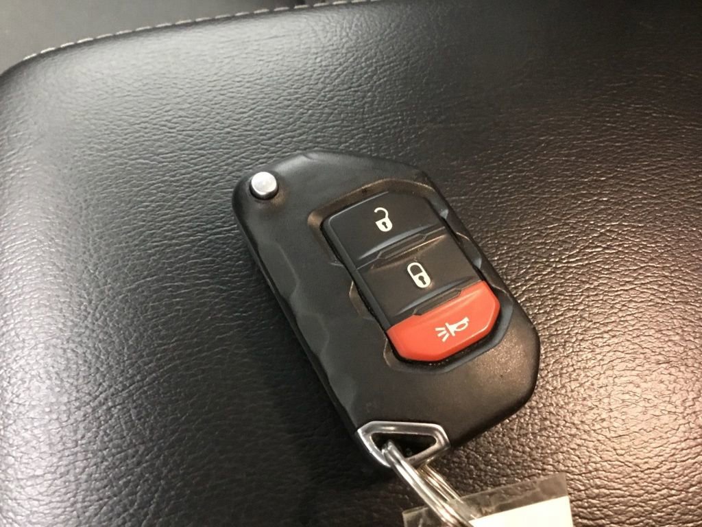 Used 2023 Jeep Wrangler Sahara image 10