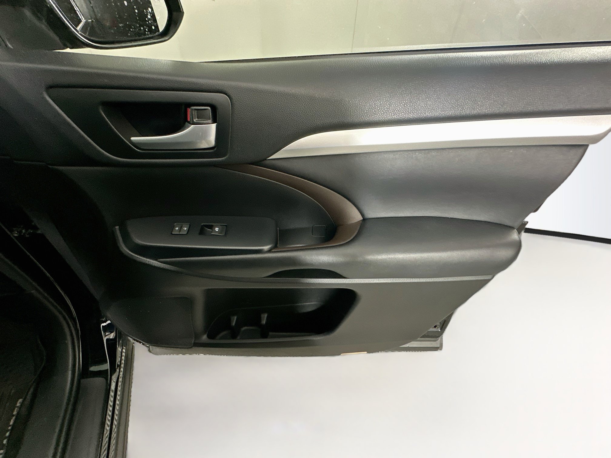 Used 2018 Toyota Highlander XLE AWD/4WD image 35