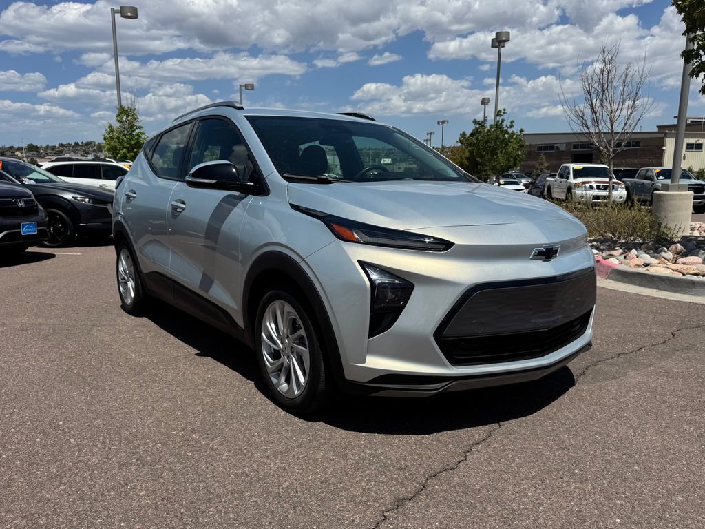 Used 2022 Chevrolet Bolt EUV LT w/ Comfort Package FWD image 1