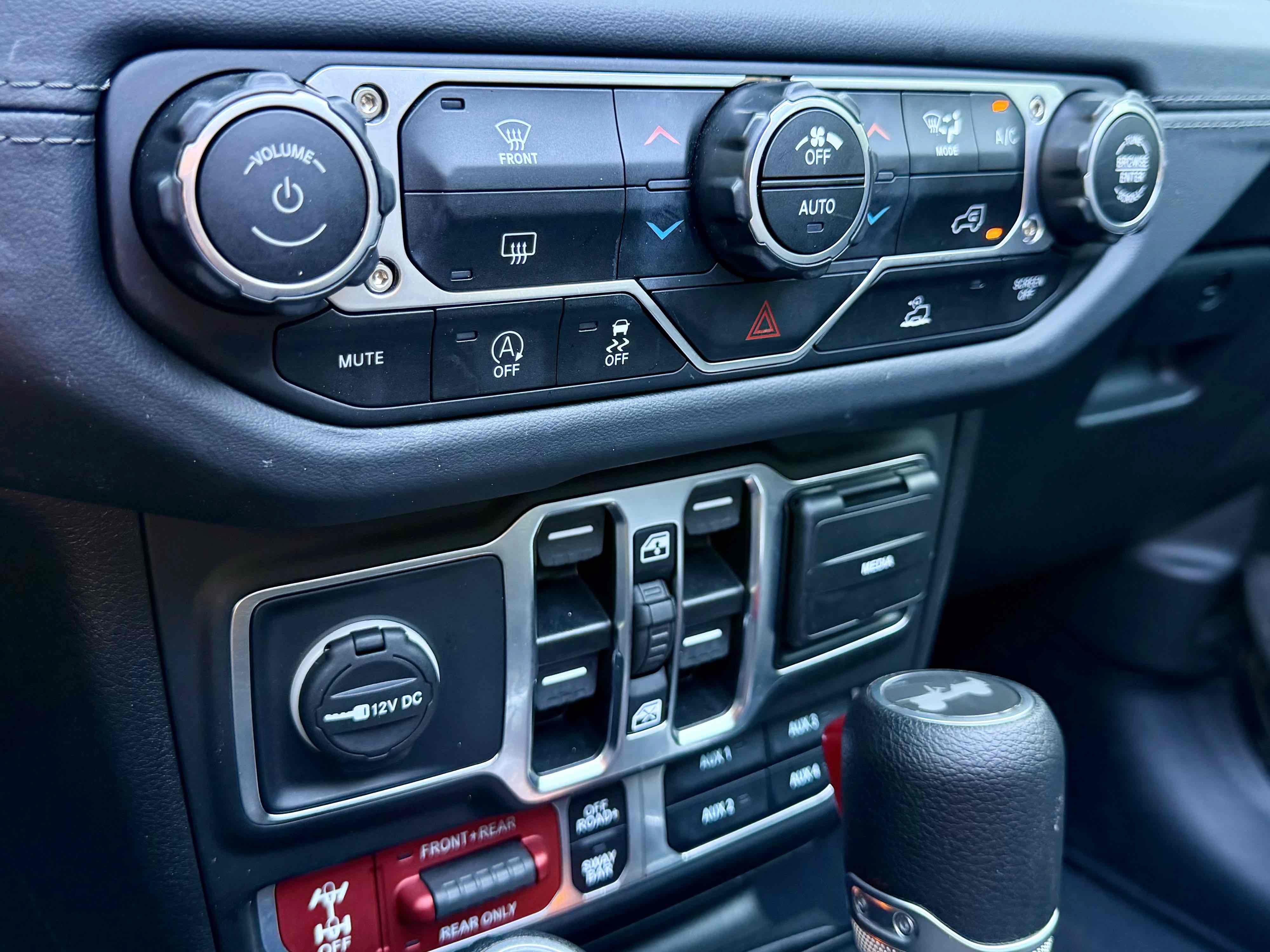 Used 2025 Jeep Wrangler Unlimited Rubicon AWD/4WD image 35