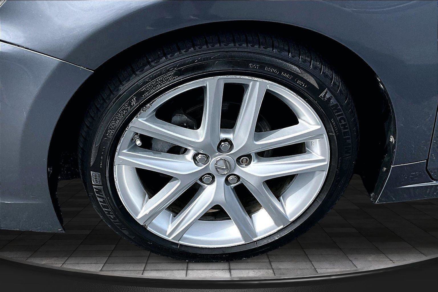Used 2015 Lexus CT 200h w/ Navigation Package FWD image 35