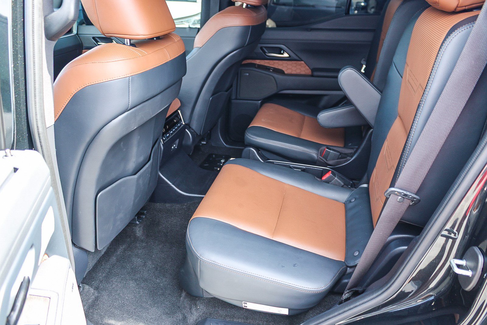 Used 2024 Lexus GX 550 w/ Cold Area Package AWD/4WD image 19