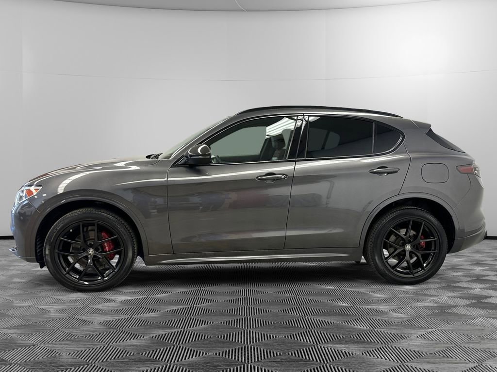 Used 2021 Alfa Romeo Stelvio Ti Sport AWD/4WD image 2