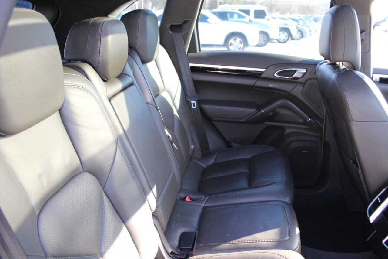 Used 2016 Porsche Cayenne Base AWD 4dr SUV image 21