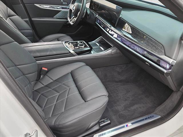 Certified 2025 BMW 760i xDrive image 19