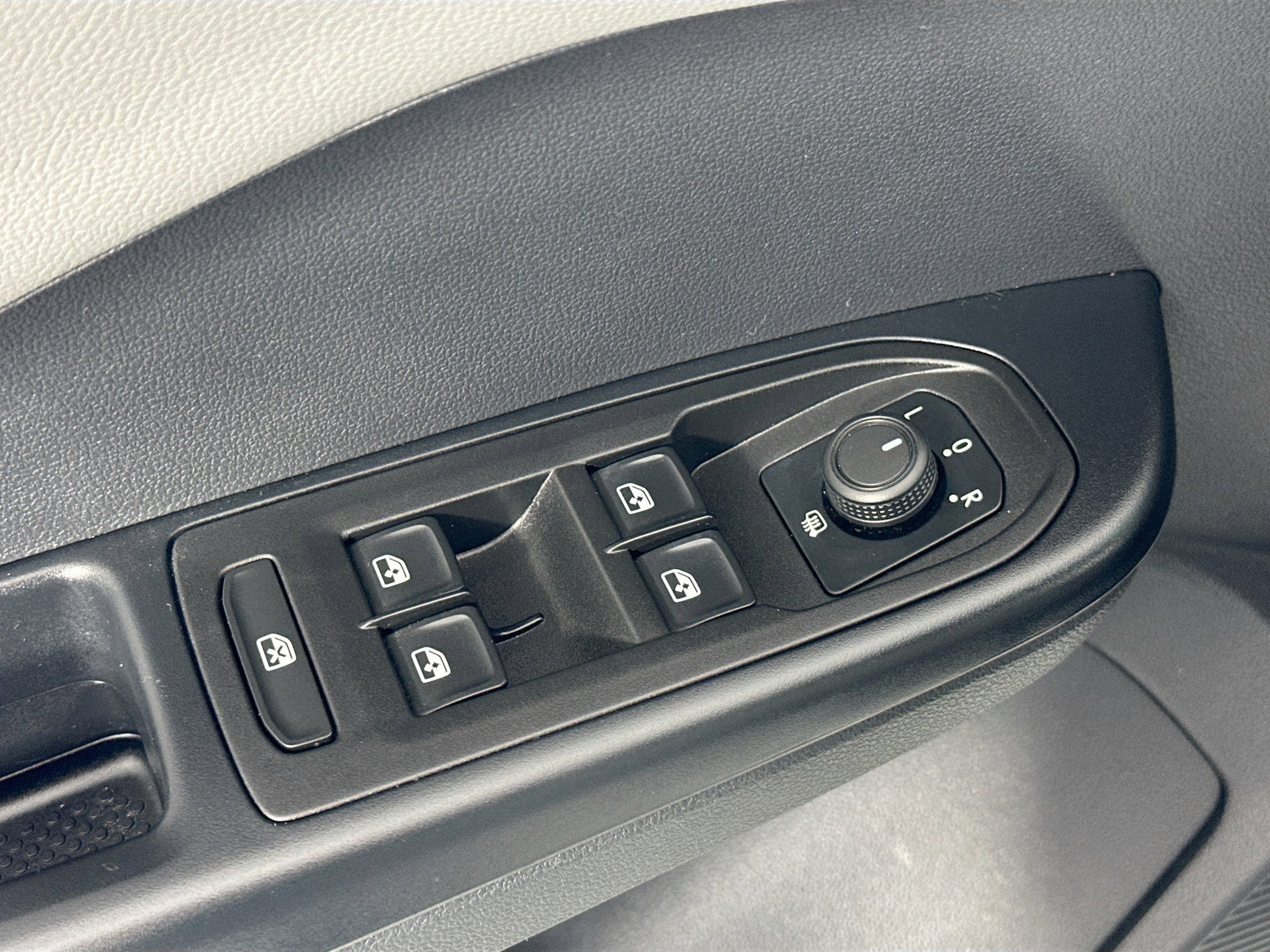 Used 2023 Volkswagen Taos SE image 17