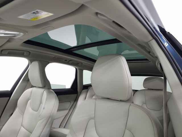 Used 2024 Volvo XC60 T8 Plus w/ Protection Package Premier image 17