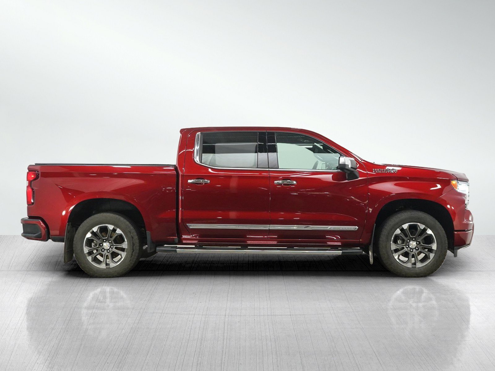 Used 2023 Chevrolet Silverado 1500 High Country w/ Z71 Off-Road Package AWD/4WD image 6