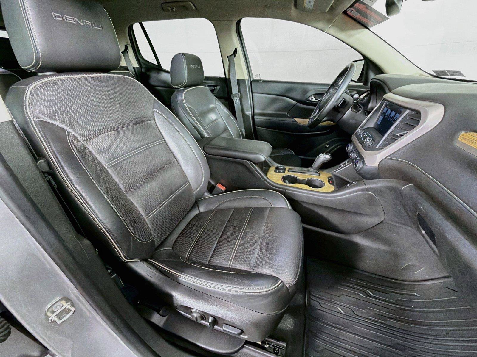 Used 2017 GMC Acadia Denali w/ Technology Package FWD image 31