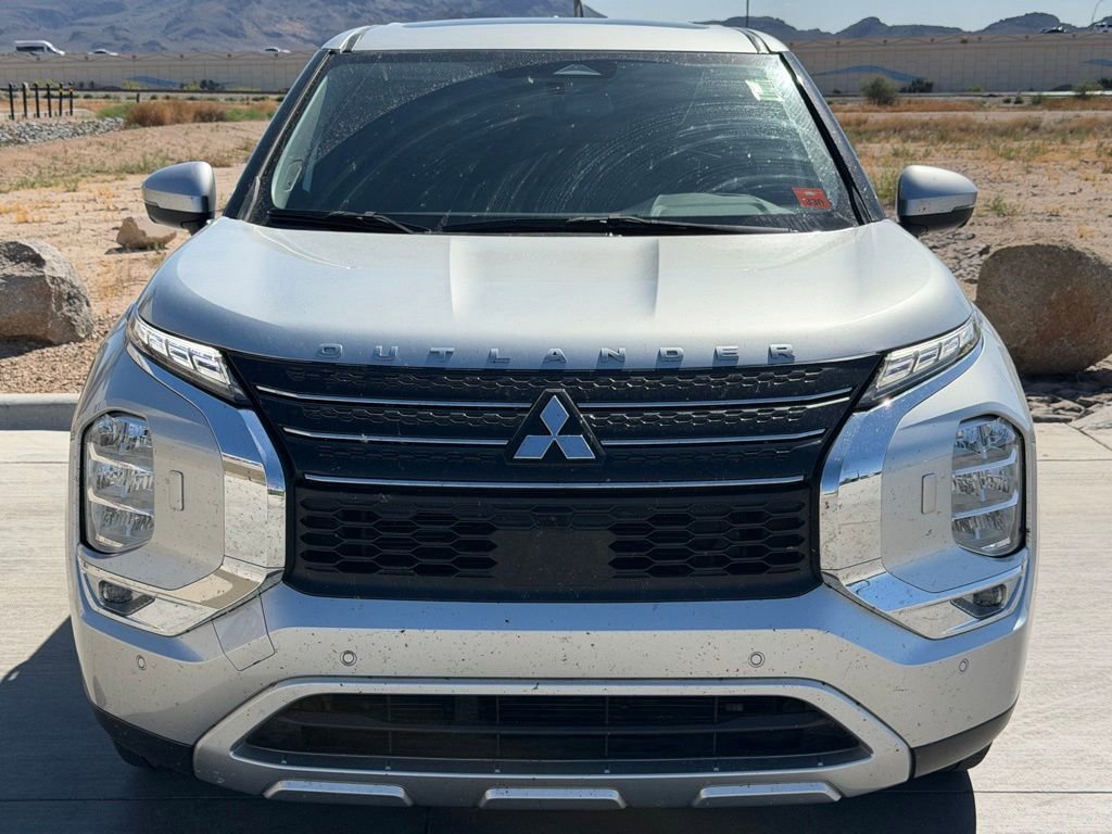 Used 2024 Mitsubishi Outlander SE AWD/4WD image 3