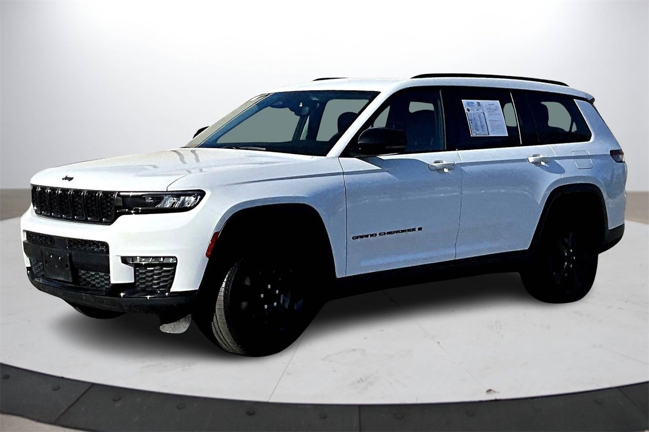 Used 2023 Jeep Grand Cherokee L Limited w/ Black Appearance Package image 4