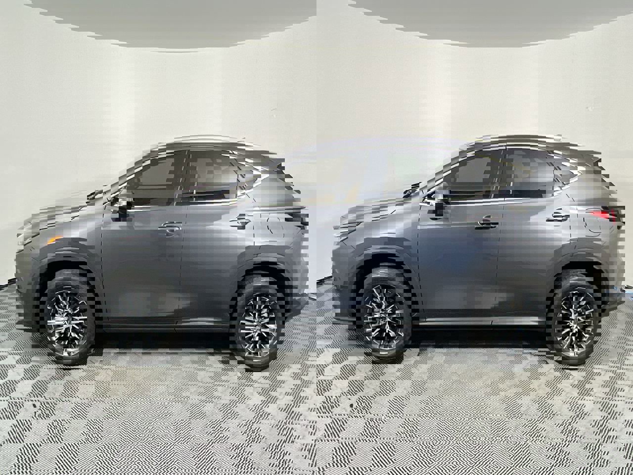 Used 2024 Lexus NX 250 FWD w/ Towing Package (2000 Lbs) image 3