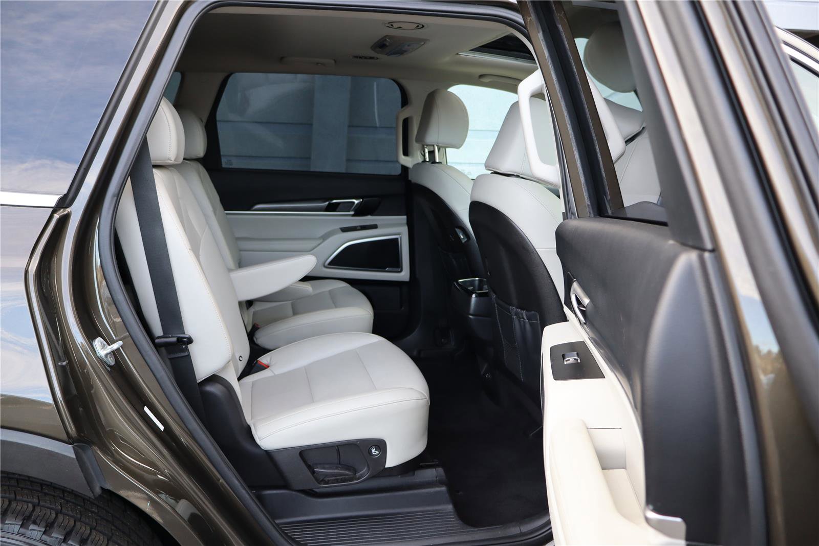 Certified 2022 Kia Telluride S image 30