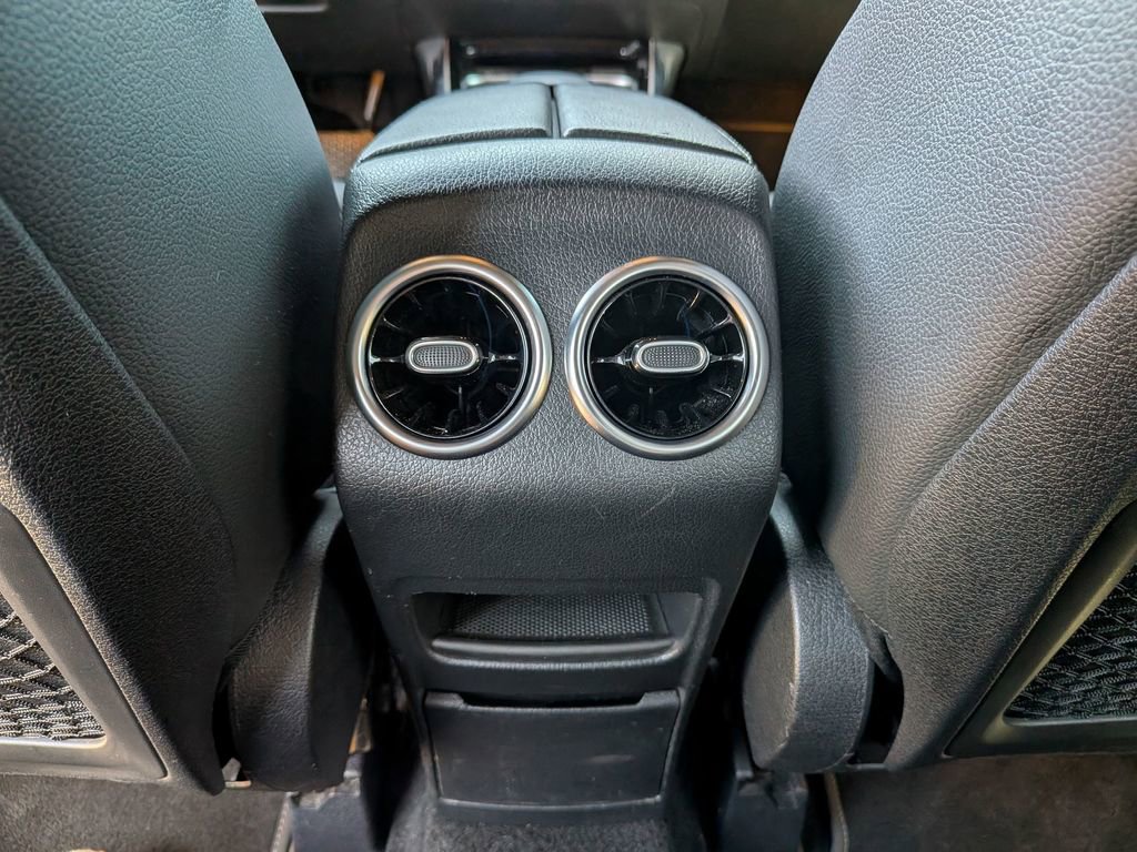 Used 2021 Mercedes-Benz GLB 250 4MATIC image 27