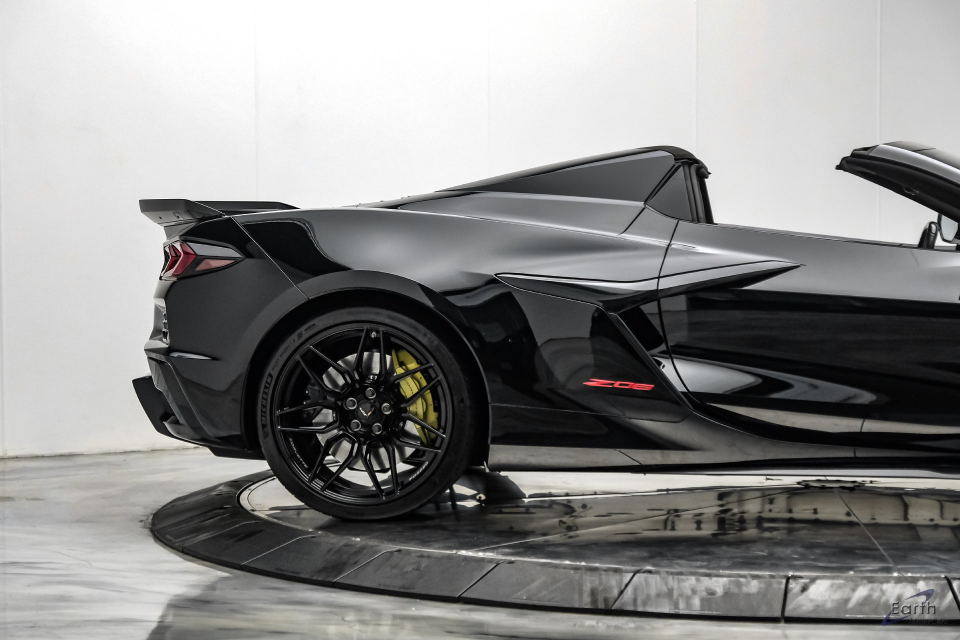 Used 2023 Chevrolet Corvette Z06 w/ Stealth Interior Trim Package RWD image 28