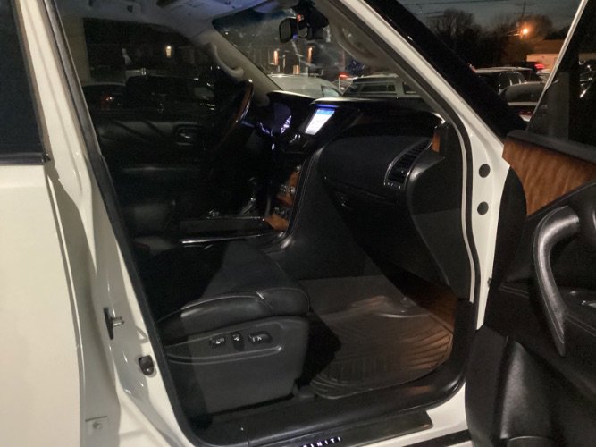 Used 2015 INFINITI QX80 4WD w/ Deluxe Technology Package image 4